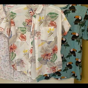 🌟$6 (3) “Island Time” shirts